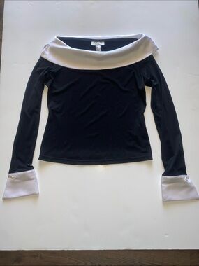 VINTAGE ELL JAY Black Off-Shoulder Long Sleeve Top with White Fold Collar